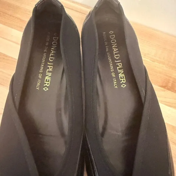 Donald Pliner Artis Black Leather Ballet Flats Square Toe Elastic Comfort 7.5M - Picture 2 of 6